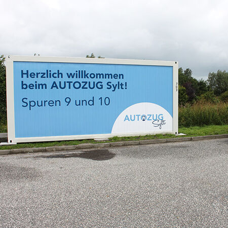 Außenwerbung: Containerbeschriftung. Produziert von erzmoneit werbeland aus Husum, in Schleswig-Holstein.